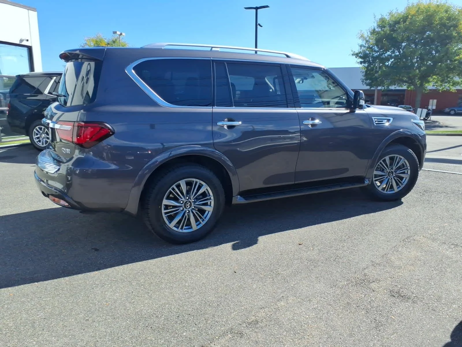 Certified Used 2022 Anthracite Gray INFINITI LUXE image 4