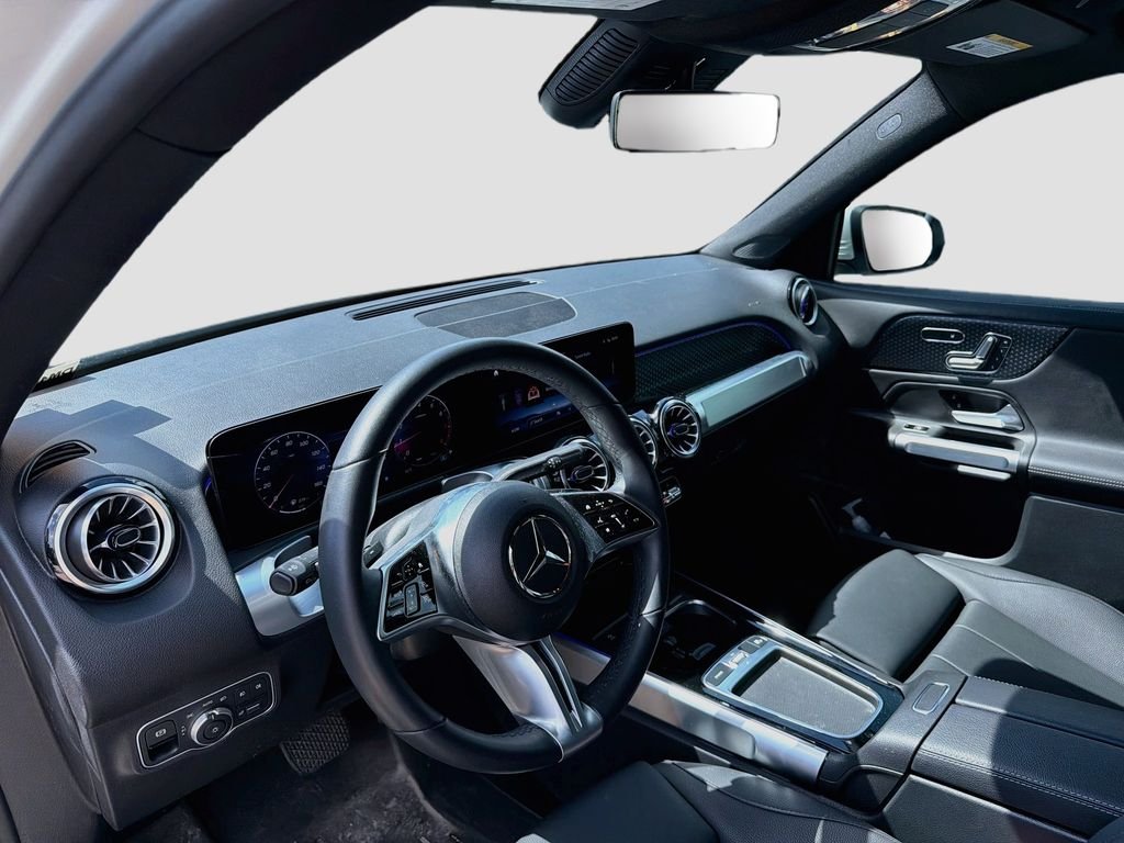 Used 2024 White Mercedes-Benz GLB 250 image 4