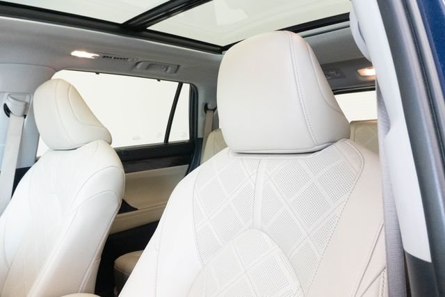 Used 2024  Toyota Platinum image 7