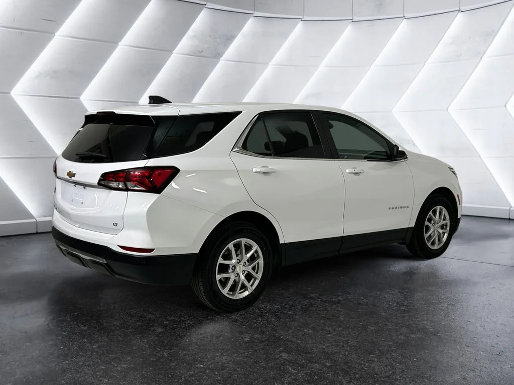 Used 2022 White Chevrolet LT image 4