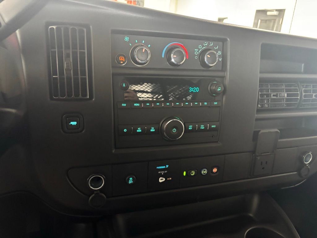 2025 Chevrolet Express Cargo Work Van - Photo 31