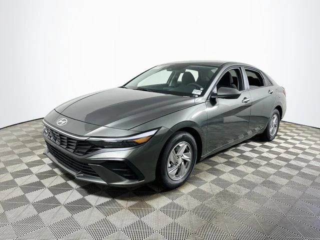 New 2026 Hyundai ELANTRA SE