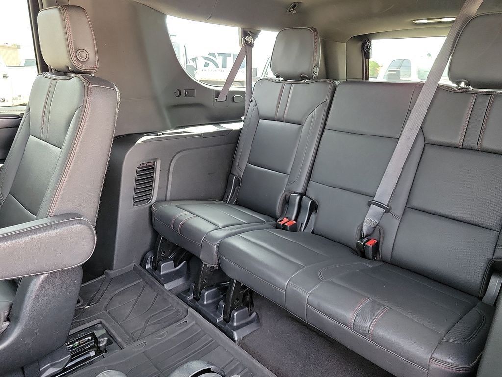 2023 Chevrolet Suburban RST - Photo 16