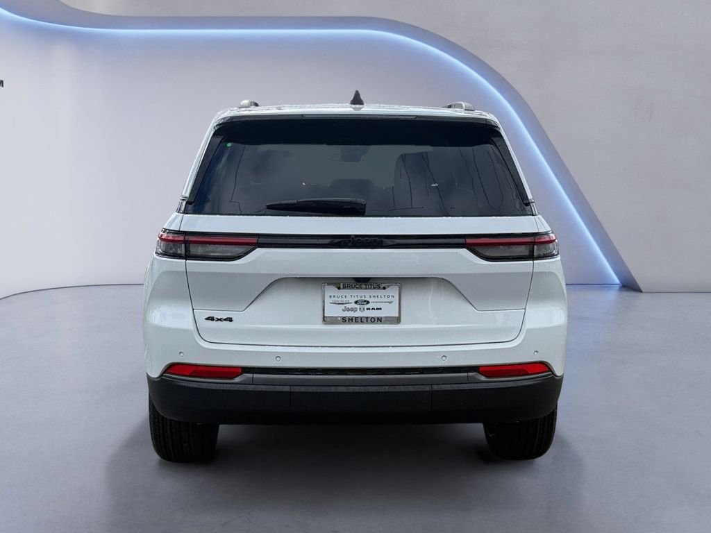 New 2026 Bright White Clear-Coat Exterior Paint Jeep Altitude image 5