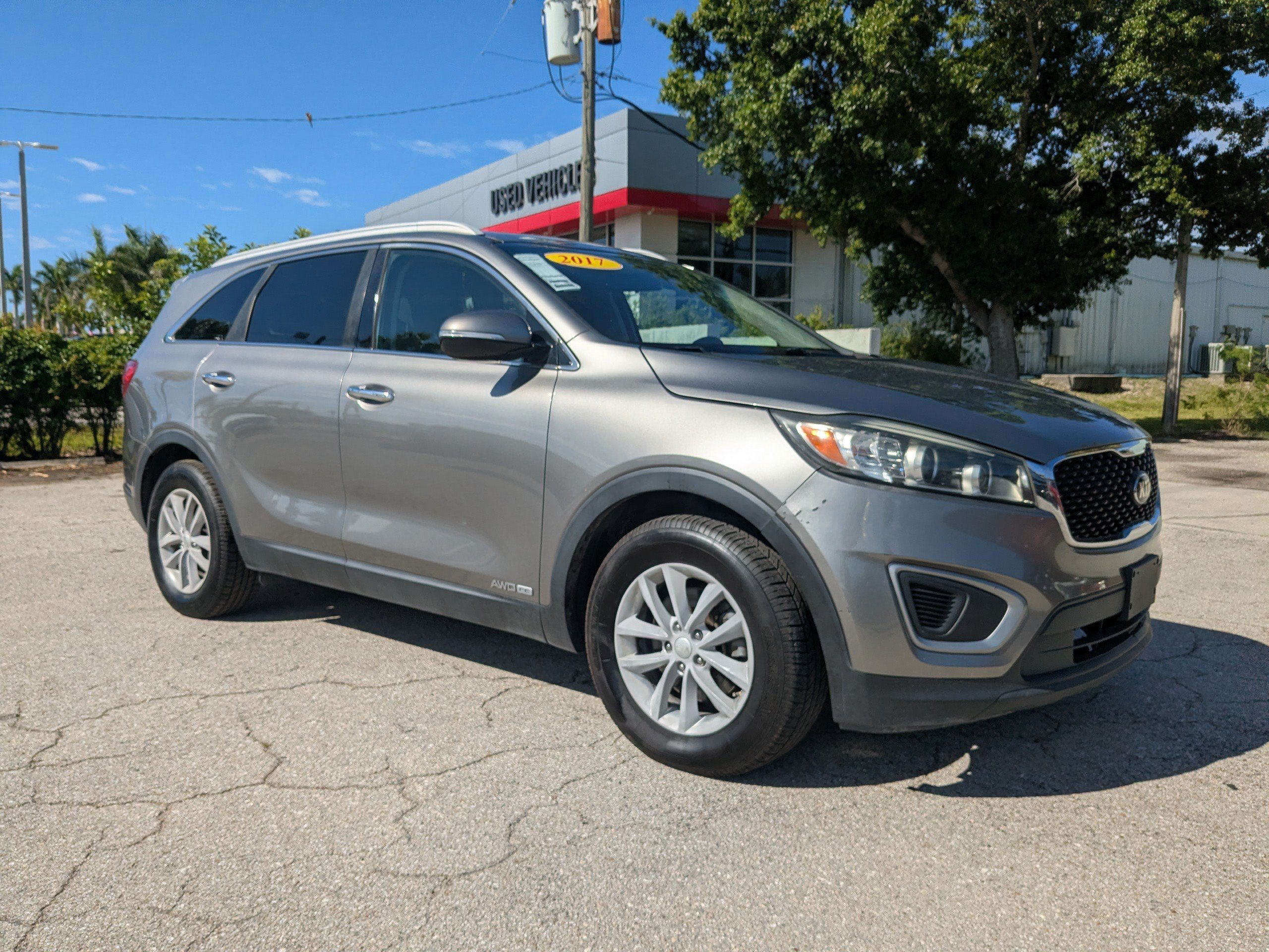 Used 2017 Titanium Silver Kia LX V6 image 2