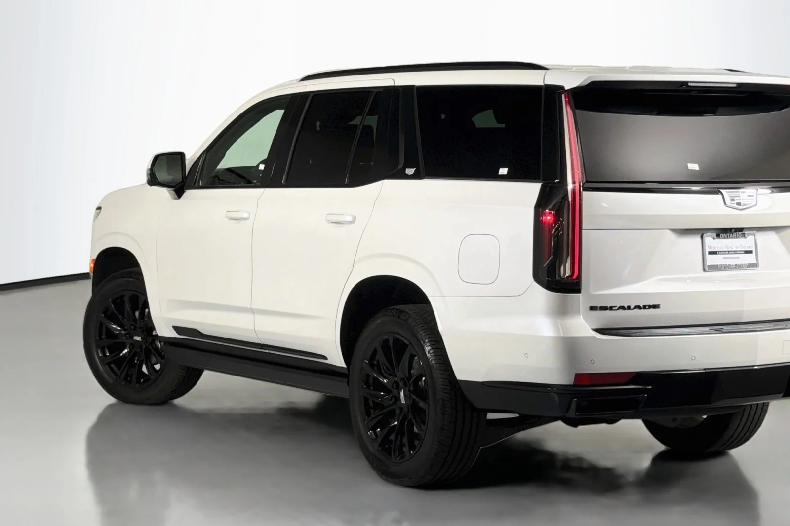 Used 2023 Crystal White Tricoat Cadillac 4WD Sport Platinum image 16