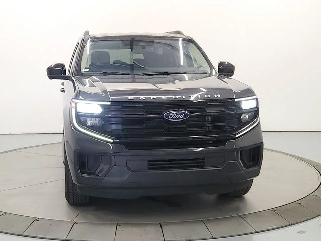 Used 2025 Gray Ford Active image 3