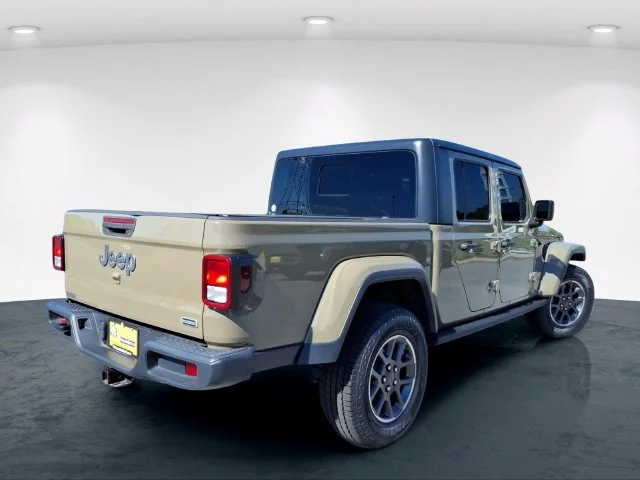 Used 2020 Green Jeep Overland image 8