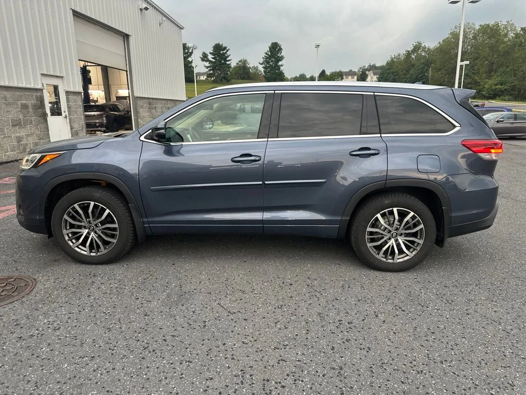 Used 2018 Shoreline Mist Toyota Limited Platinum image 6