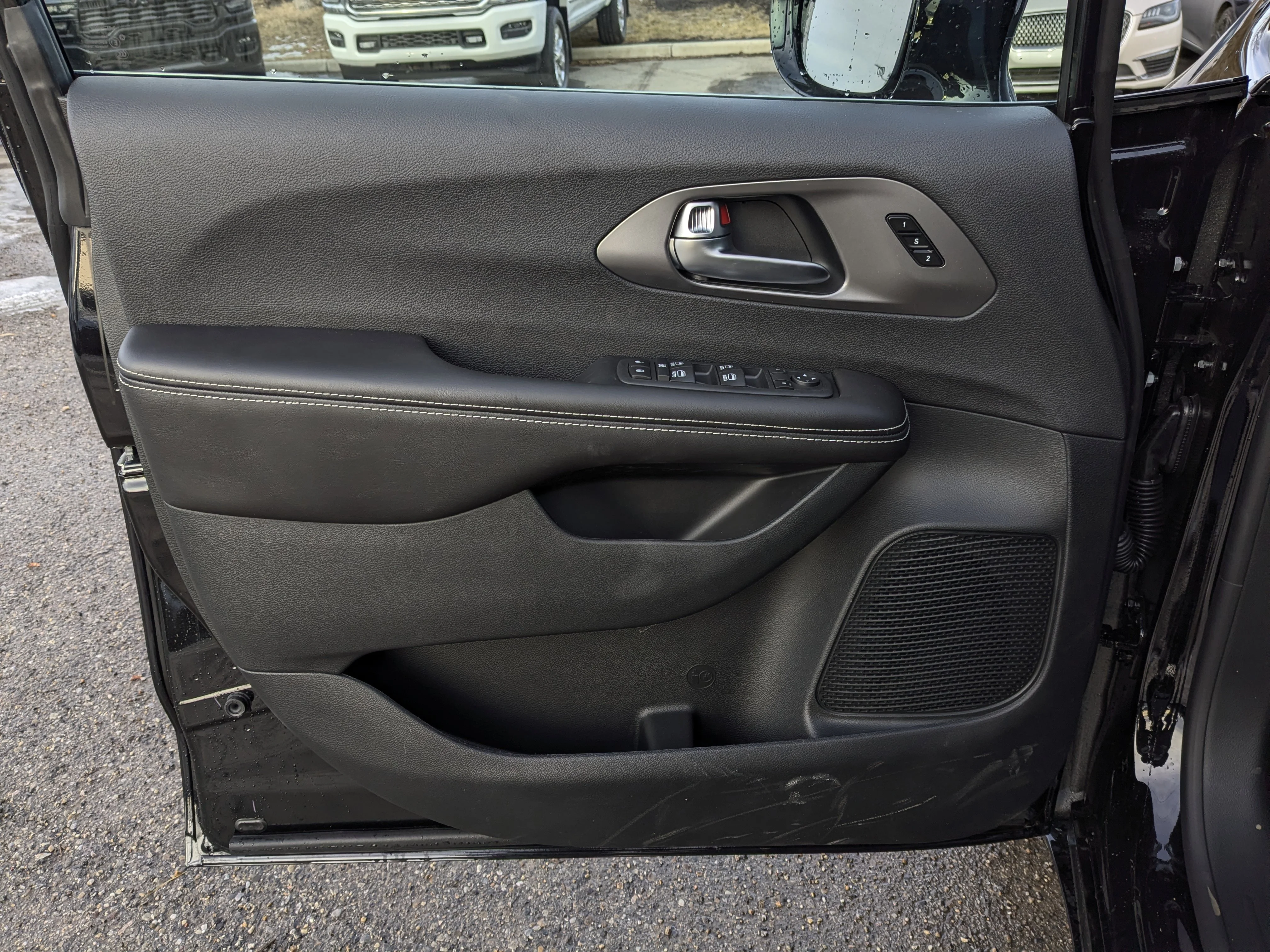 New 2026 Black Chrysler Select - Capri Leather - Power Sliding Doors - Stow & Go & Tons More! image 12