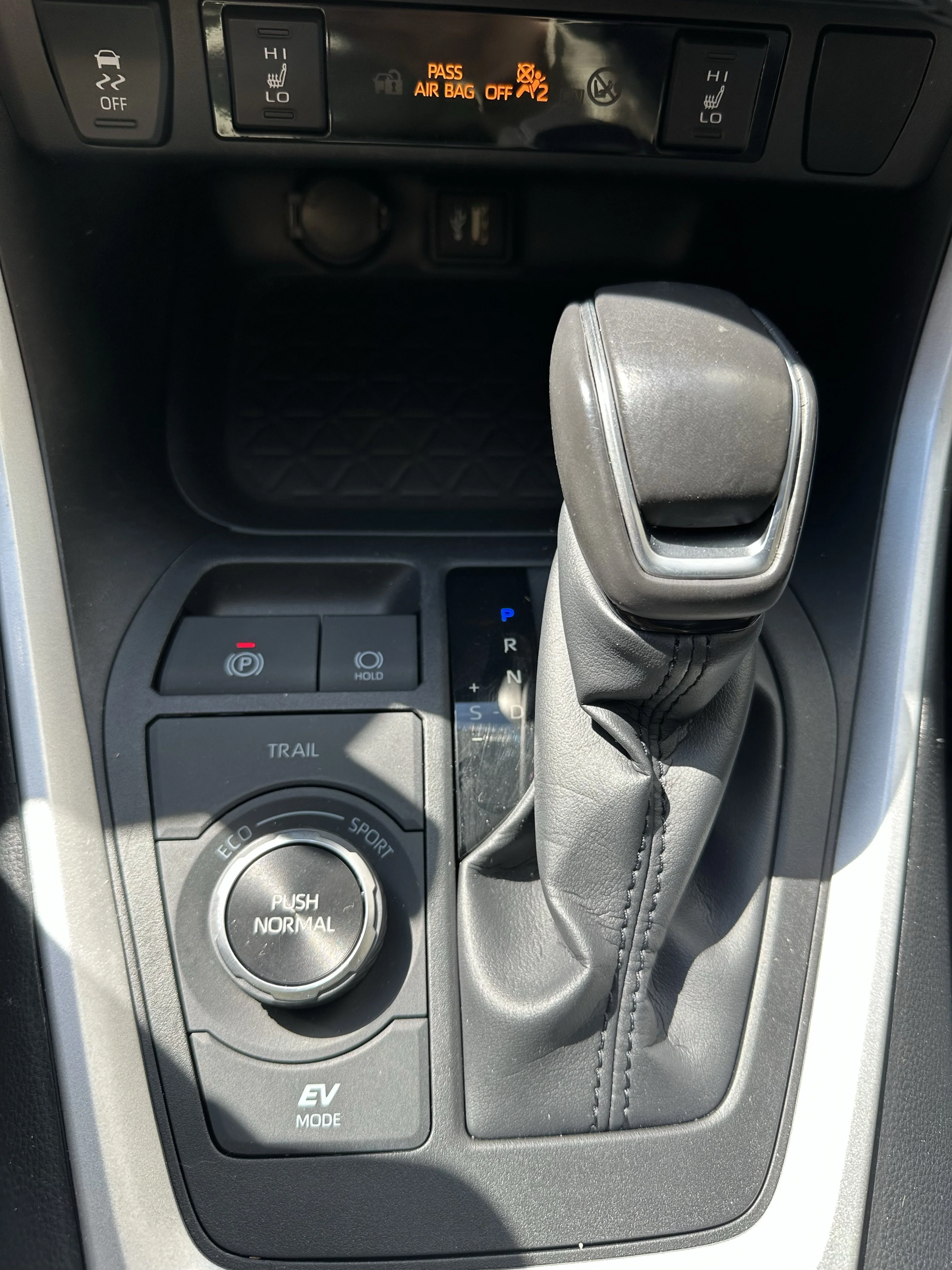 Certified Used 2025  Toyota Hybrid XLE image 14