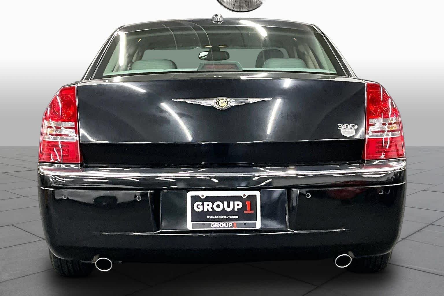 Used 2005 Brilliant Black Crystal Prl Chrysler 300C image 4