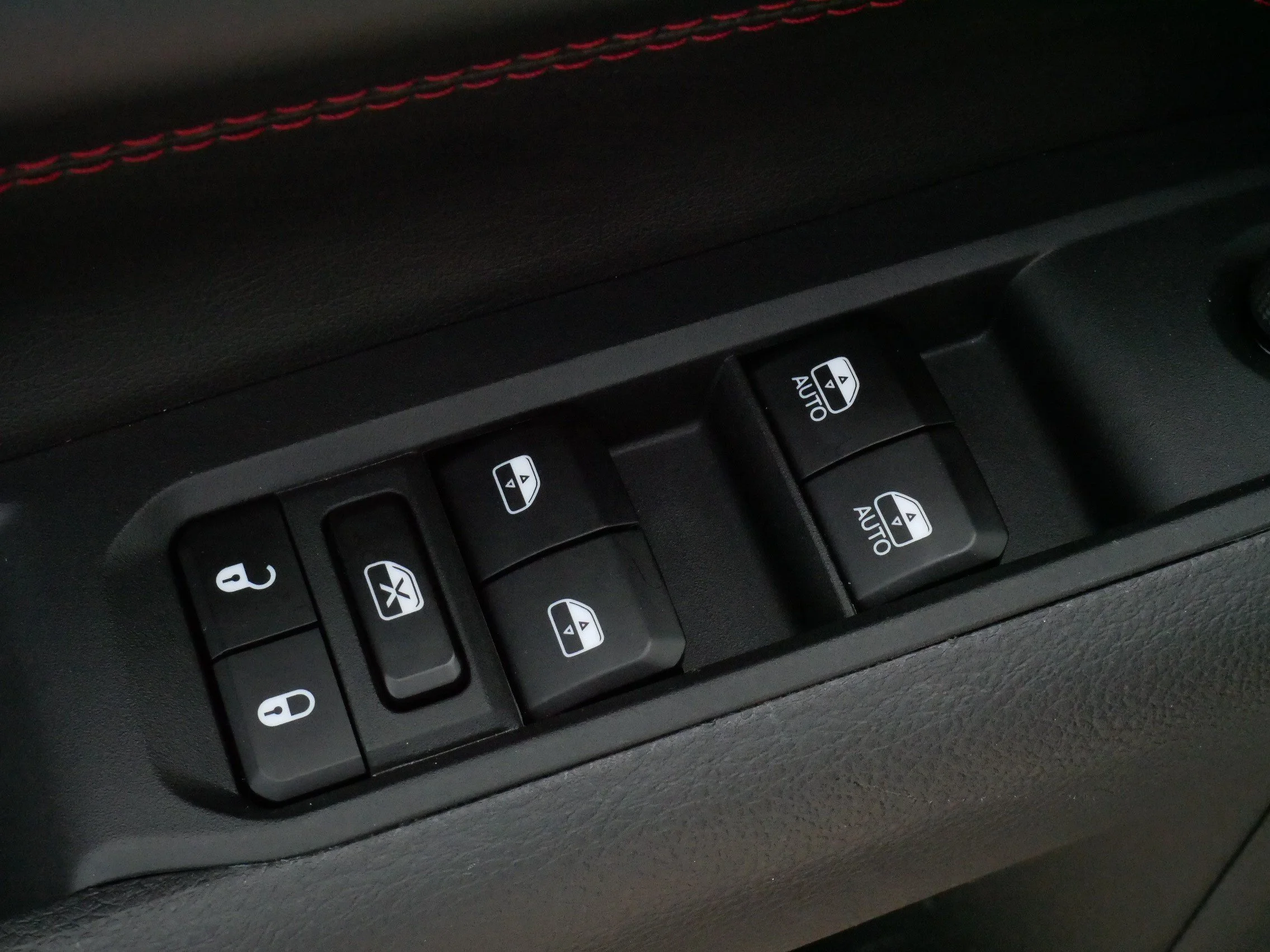 Used 2025 Bright White Clearcoat Jeep Trailhawk image 19