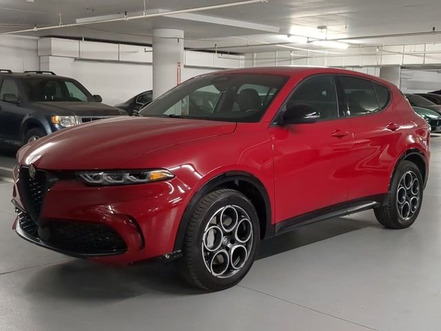 New 2025 Alfa Rosso (Red) Exterior Paint Alfa Romeo Base image 3