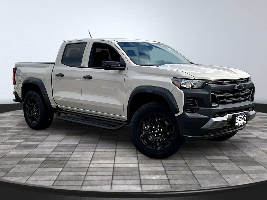 2026 Chevrolet Colorado Trail Boss - Photo 2