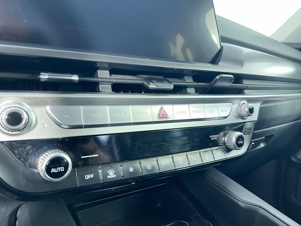 Used 2023 White Kia LX image 24