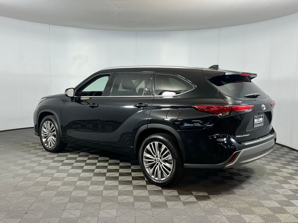 2022 Toyota Highlander Platinum photo 3