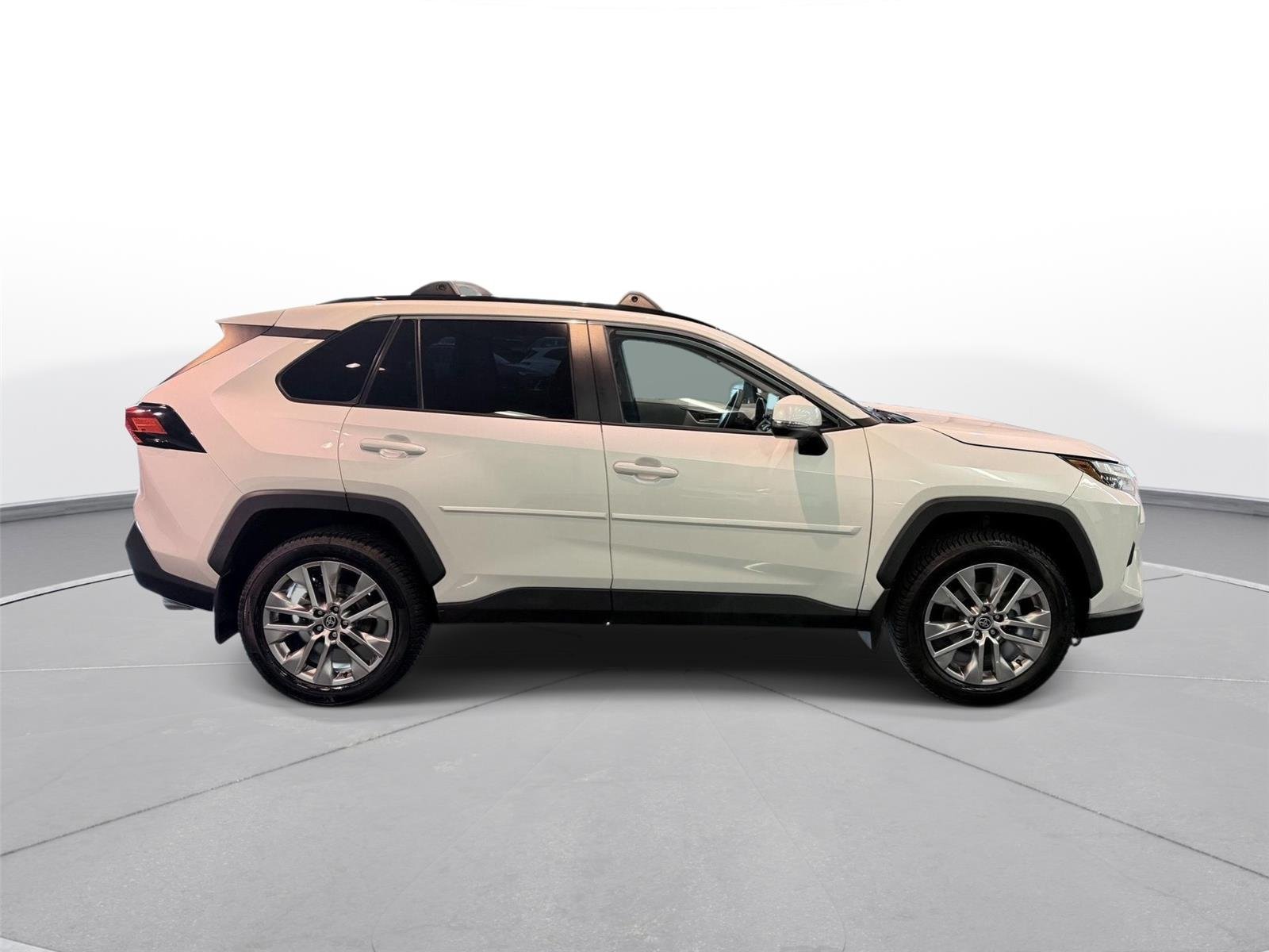 Used 2024 Wind Chill Pearl Toyota XLE Premium image 19
