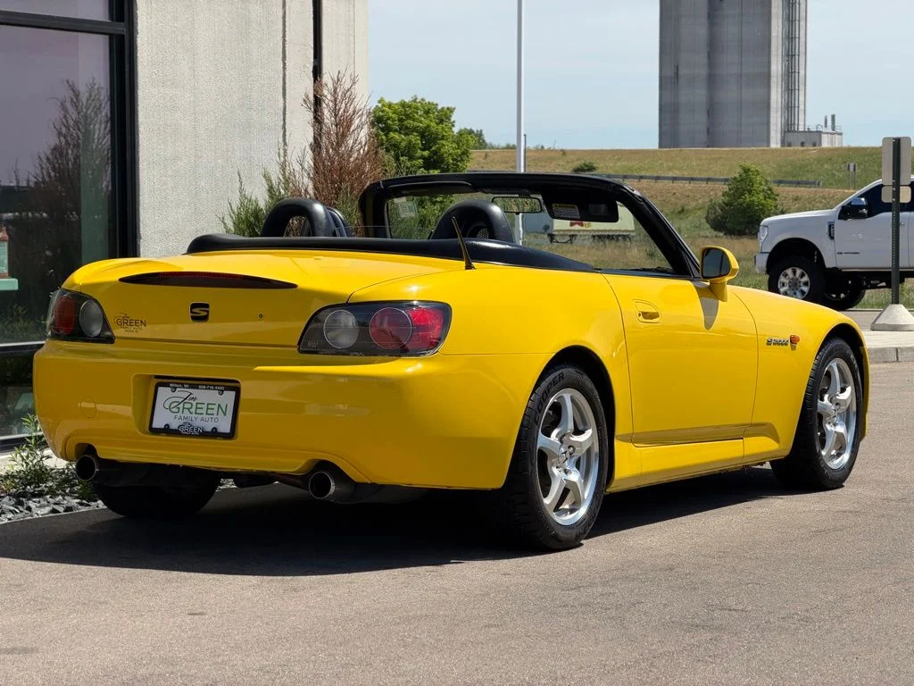 Used 2002 Yellow Honda Base image 5