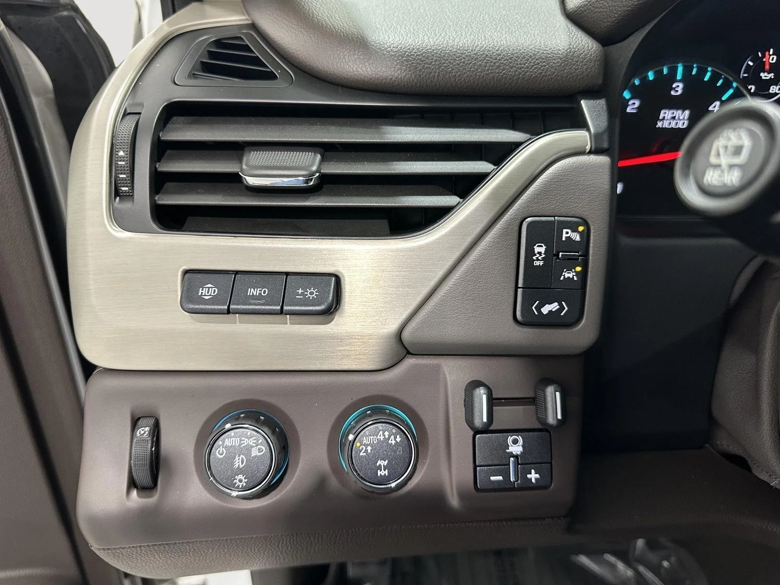 Used 2019 SUMMIT WHITE GMC Denali image 17