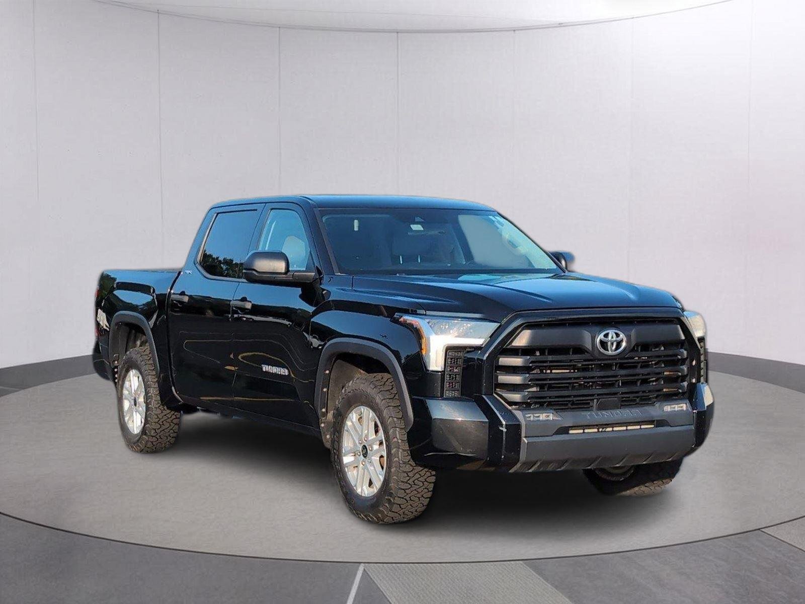 Used 2022 Midnight Black Metallic Toyota SR5 image 8