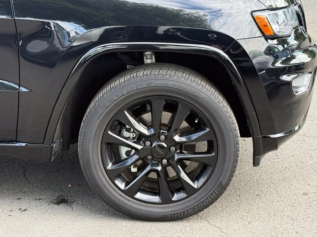 Used 2022 Diamond Black Jeep Laredo X image 6