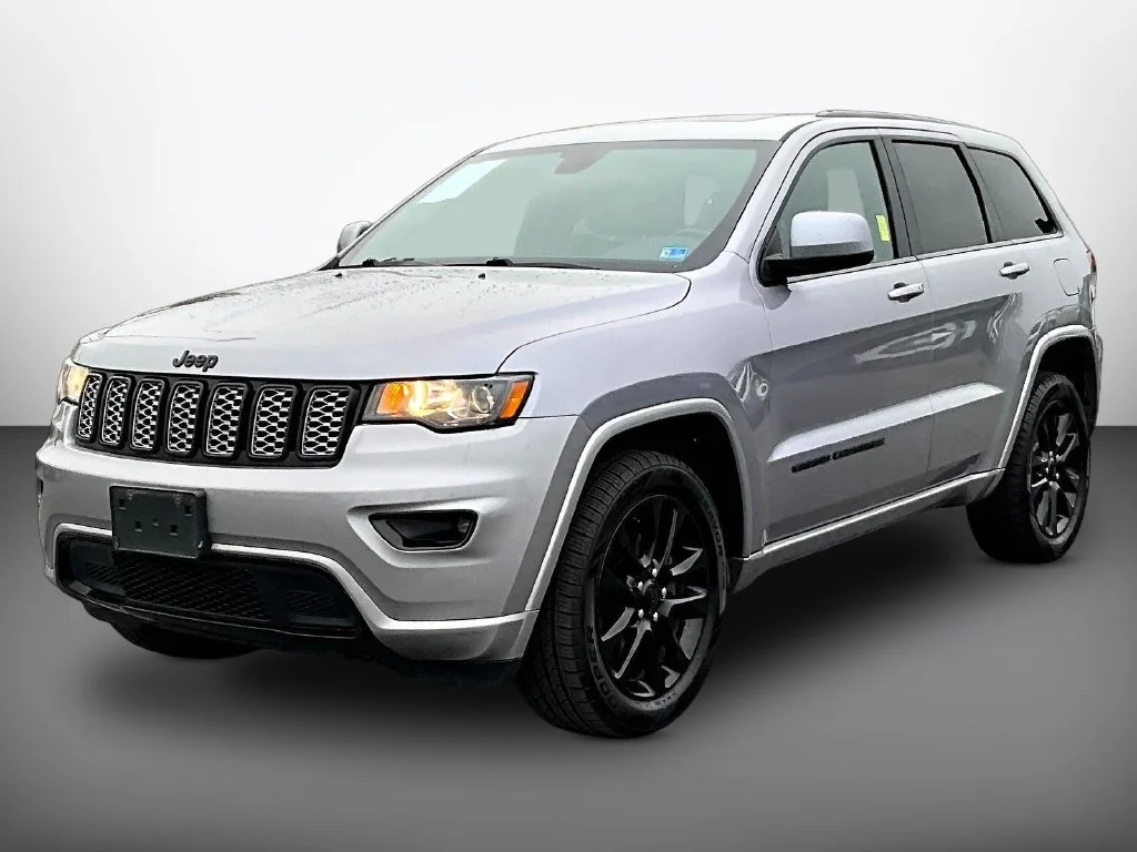 Used 2020 Silver Jeep Altitude image 3