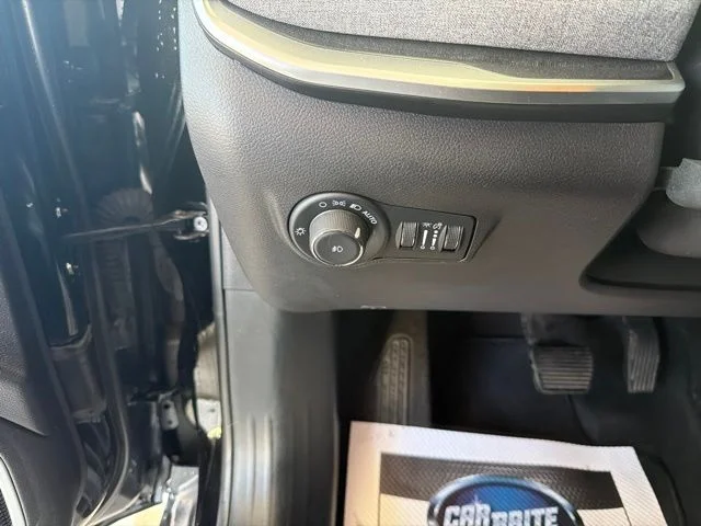 Used 2024 Black Jeep Latitude image 11