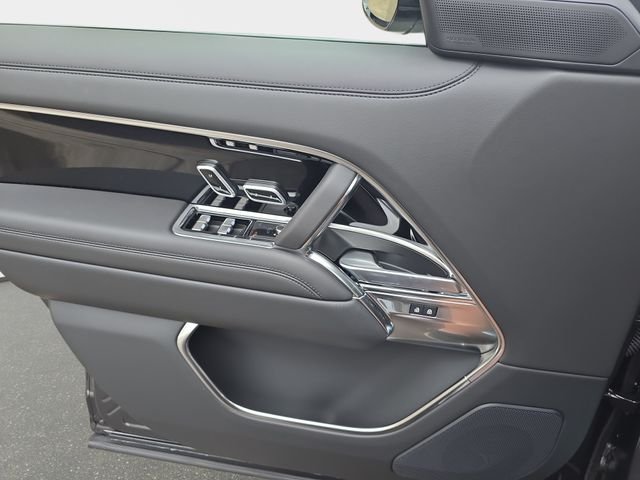 New 2026 Carpathian Grey Land Rover SE image 19