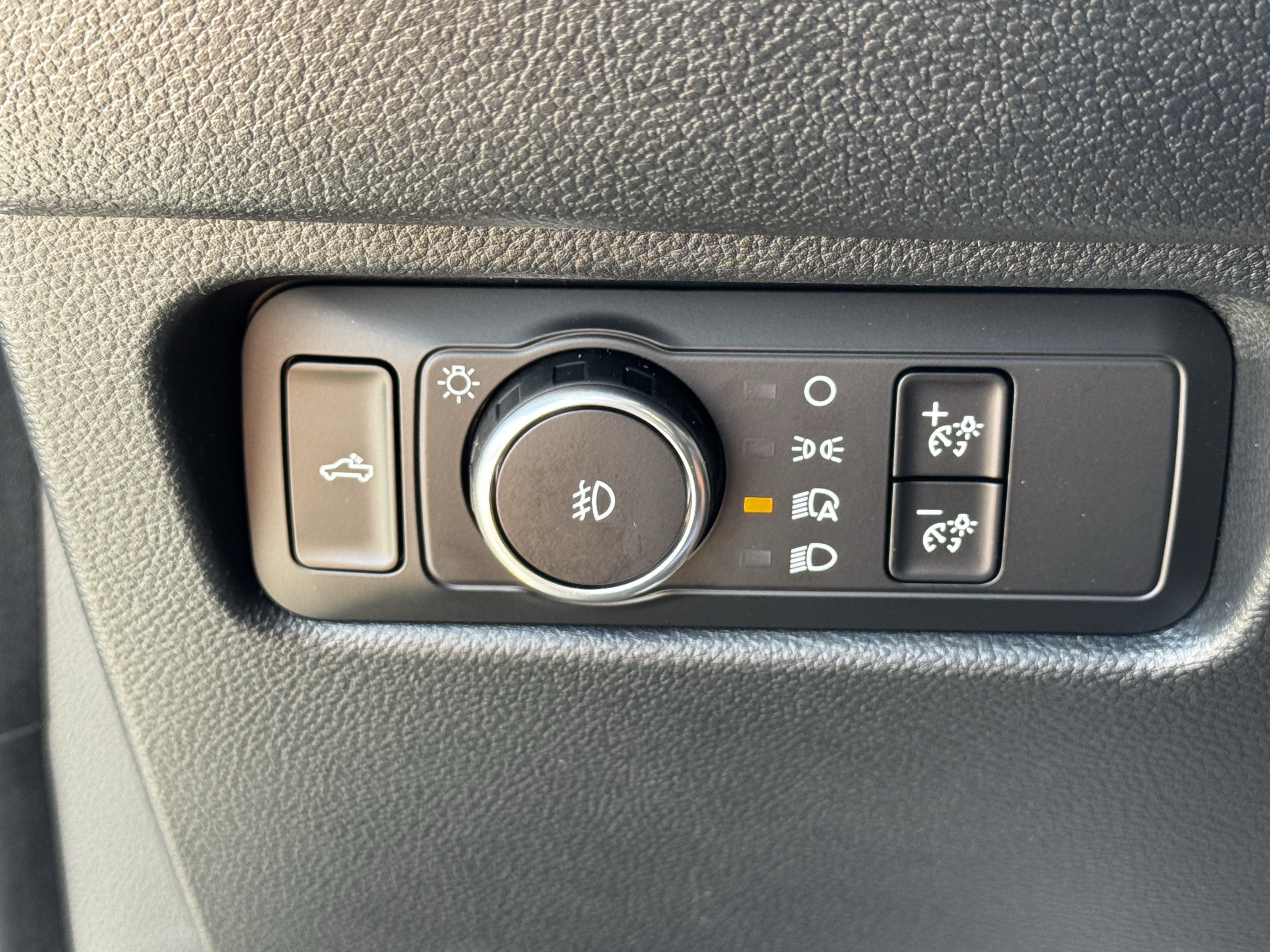 New 2026 Avalanche Ford XLT image 16