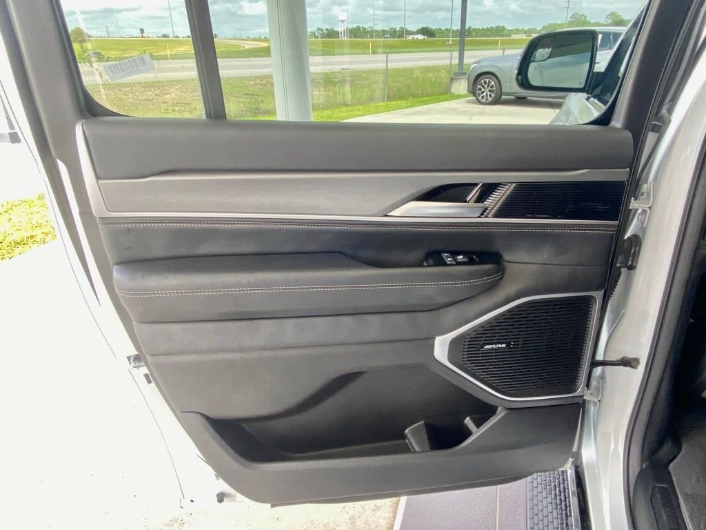 Used 2025 White Jeep Series II image 16