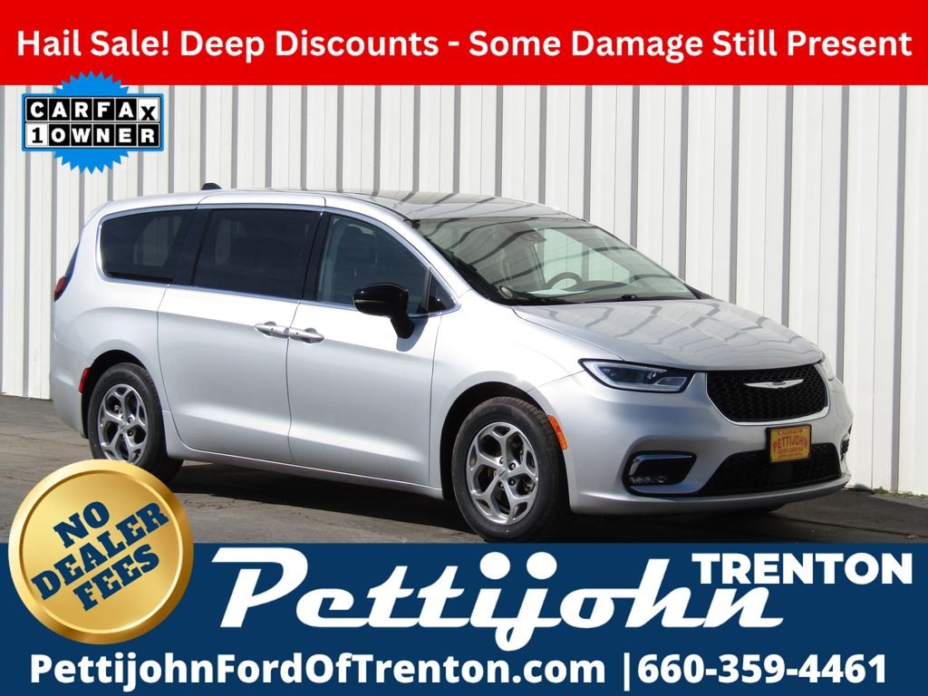 2024 Chrysler Pacifica Limited's photo