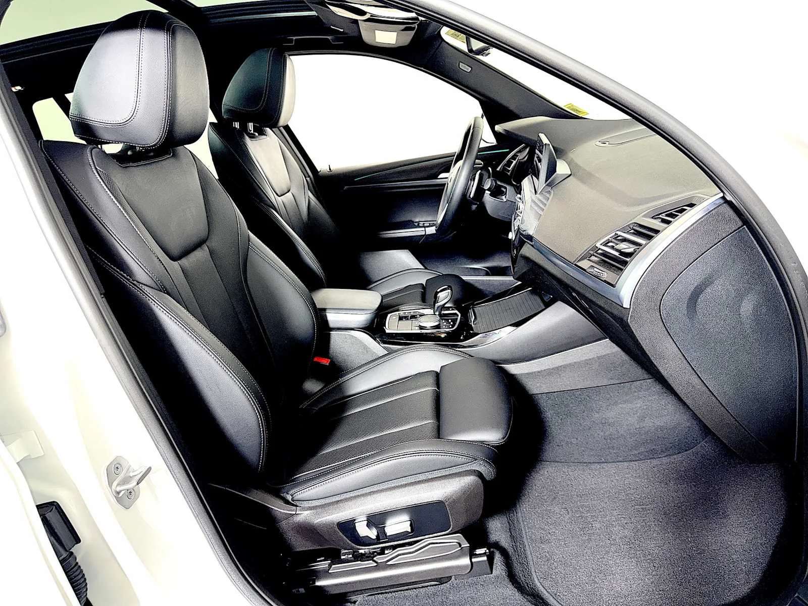 Used 2023 Alpine White BMW xDrive30i image 24