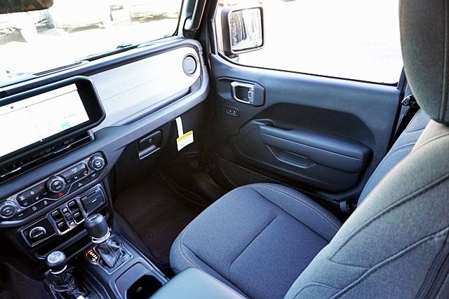 New 2026 Granite Crystal Metallic Clear-Coat Exterior Paint Jeep Sport S image 26