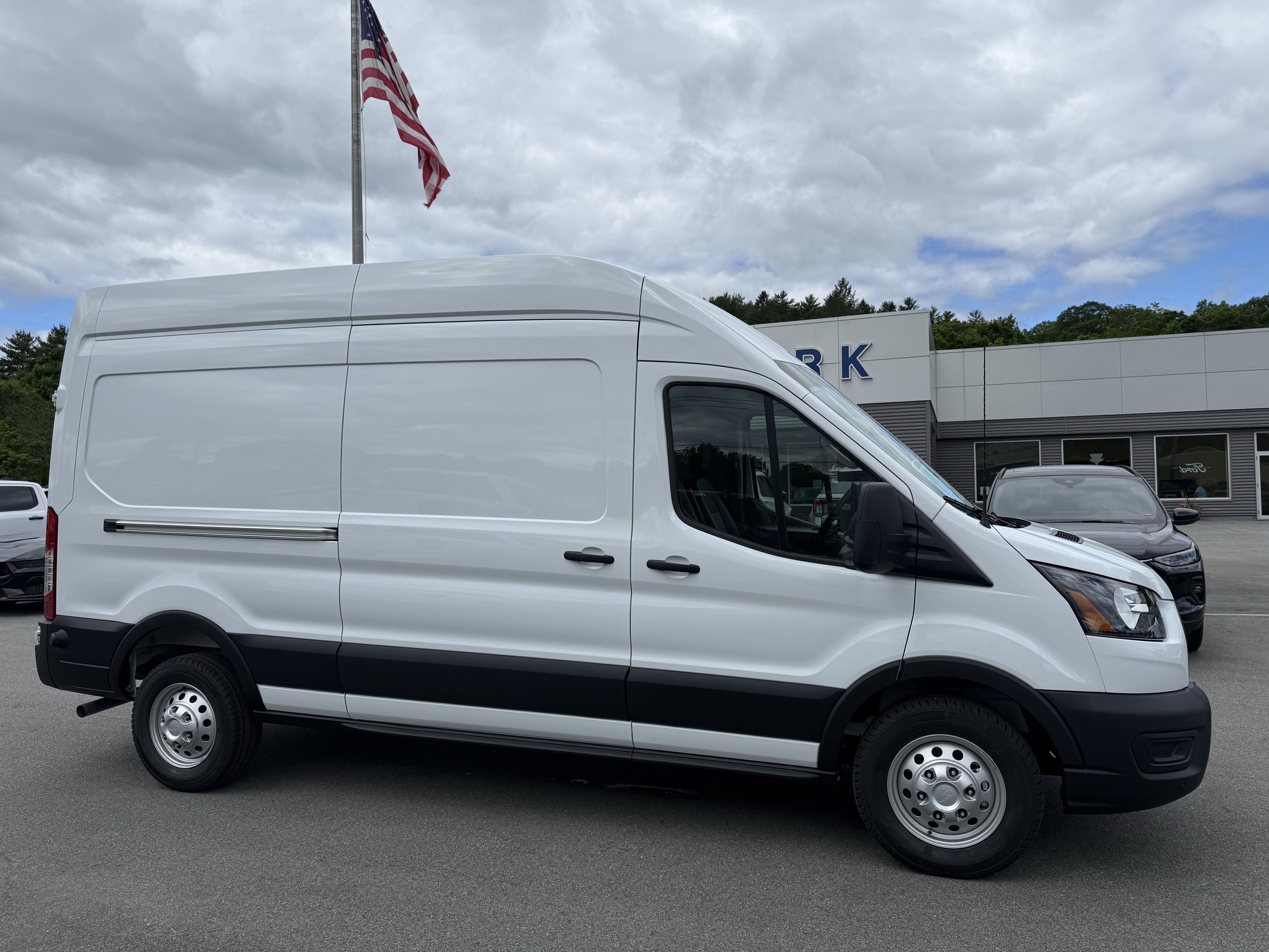 New 2026 Oxford White Ford  image 2
