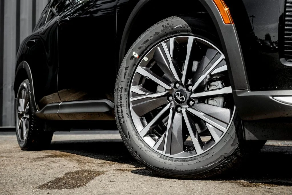New 2027 MINERAL BLACK INFINITI Luxe AWD image 7