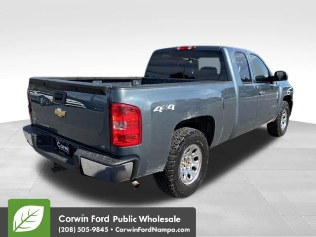 Used 2011 Blue Chevrolet LS image 5