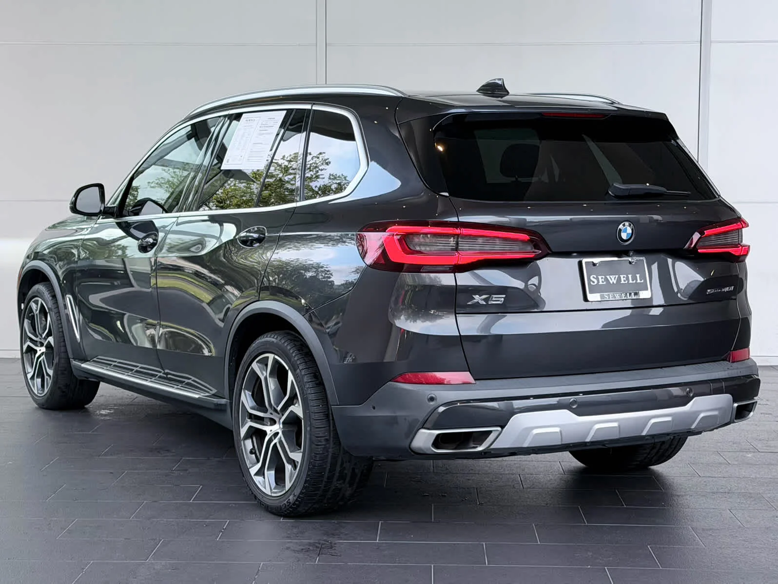 Used 2022  BMW sDrive40i image 6