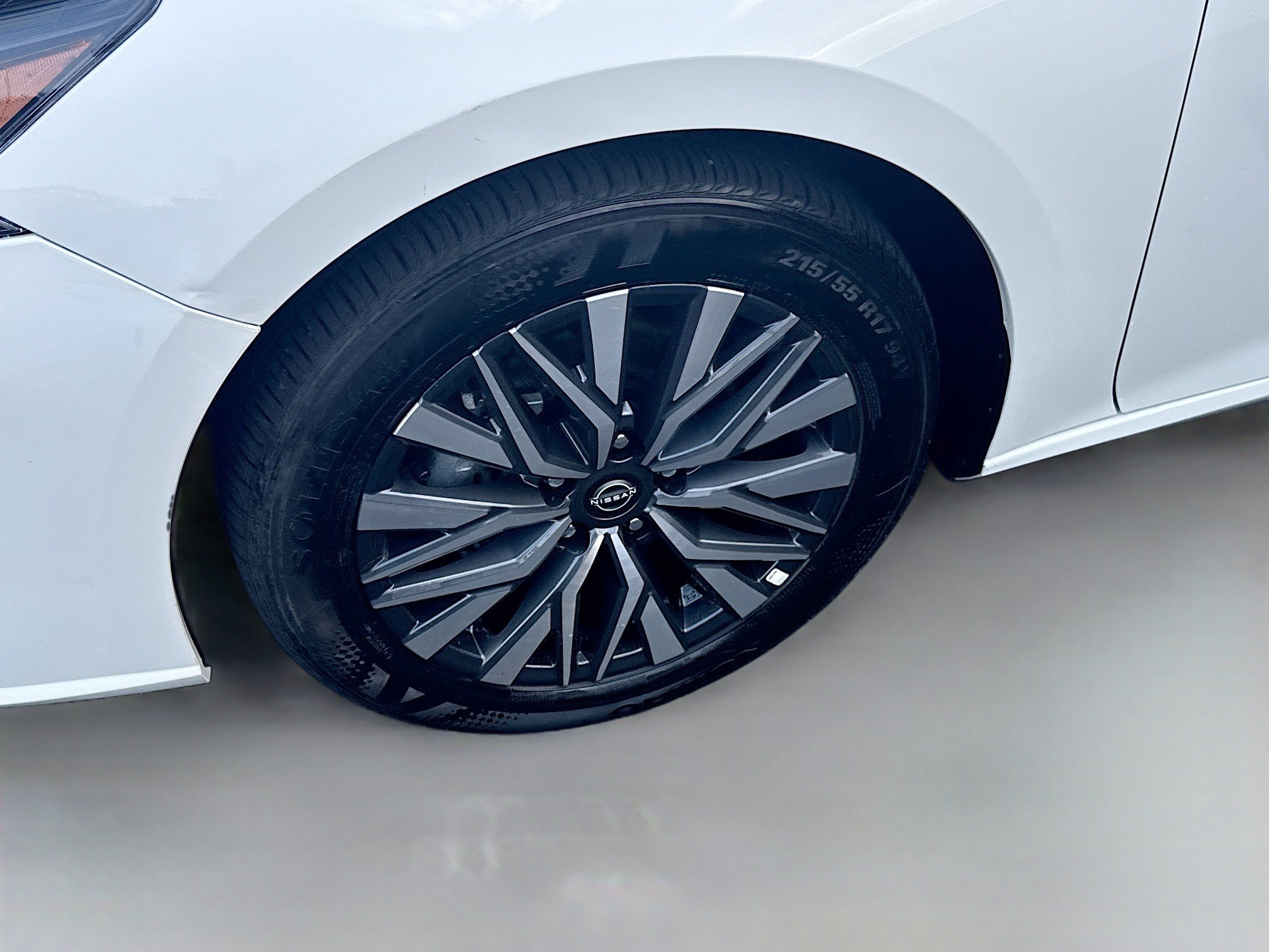 Used 2025 Glacier White Nissan SV image 32