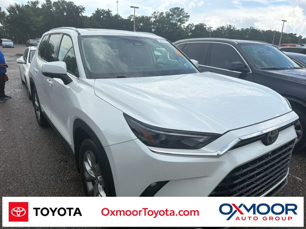 Used 2024 Wind Chill Pearl Toyota Limited image 1