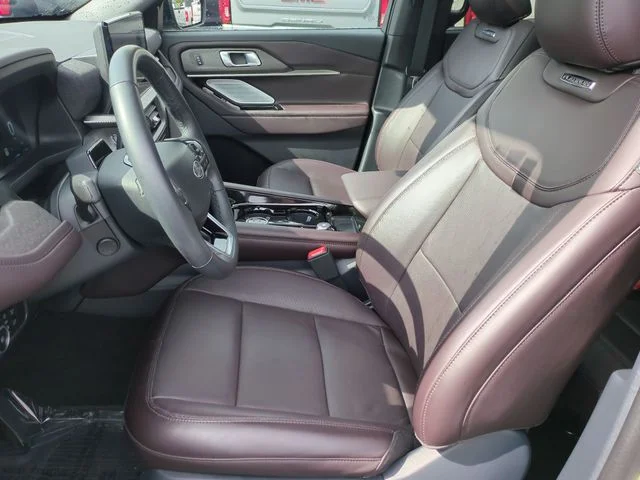 Used 2025 Gray Ford Platinum image 11