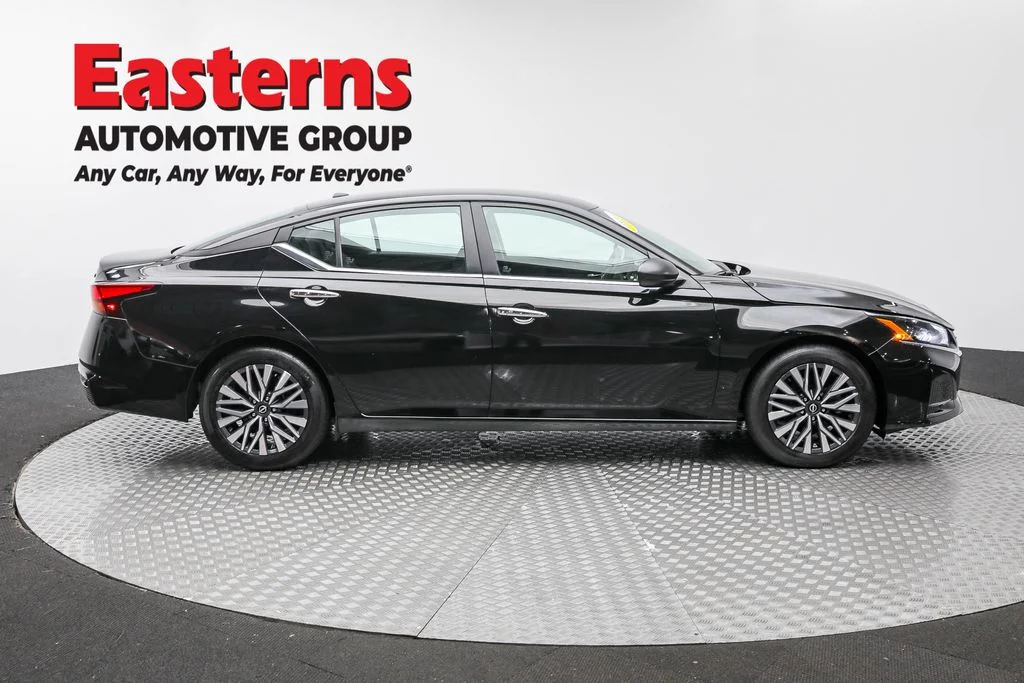 Used 2024 Black Nissan 2.5 SV image 4