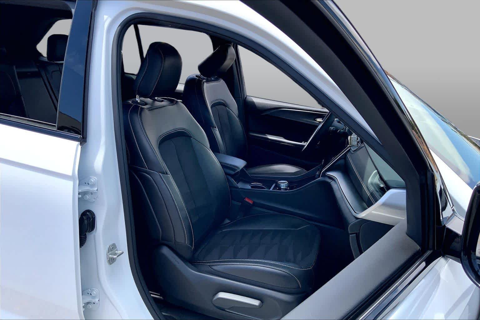 Used 2024 Bright White Clearcoat Jeep Altitude X image 7