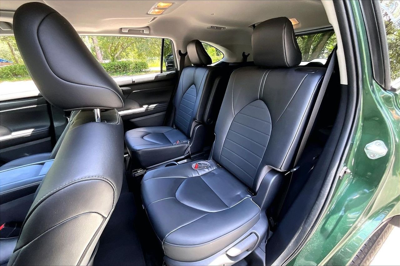 Used 2023  Toyota XLE image 19