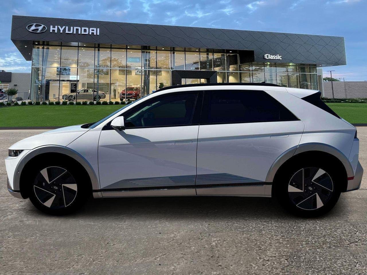 New 2026 Atlas White Hyundai Limited image 3