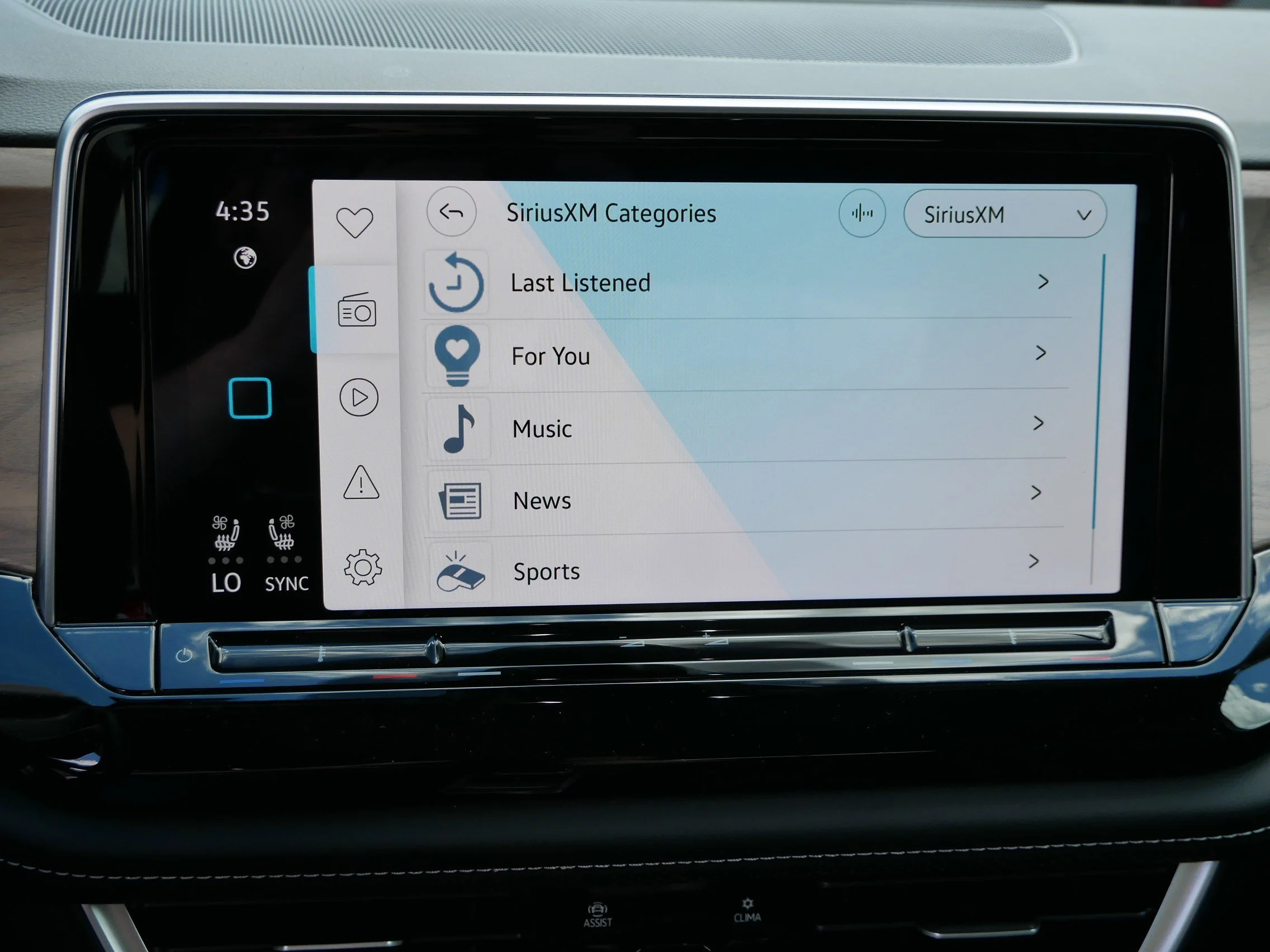 New 2026 Opal White Pearl Volkswagen 2.0T SE w/Technology image 8