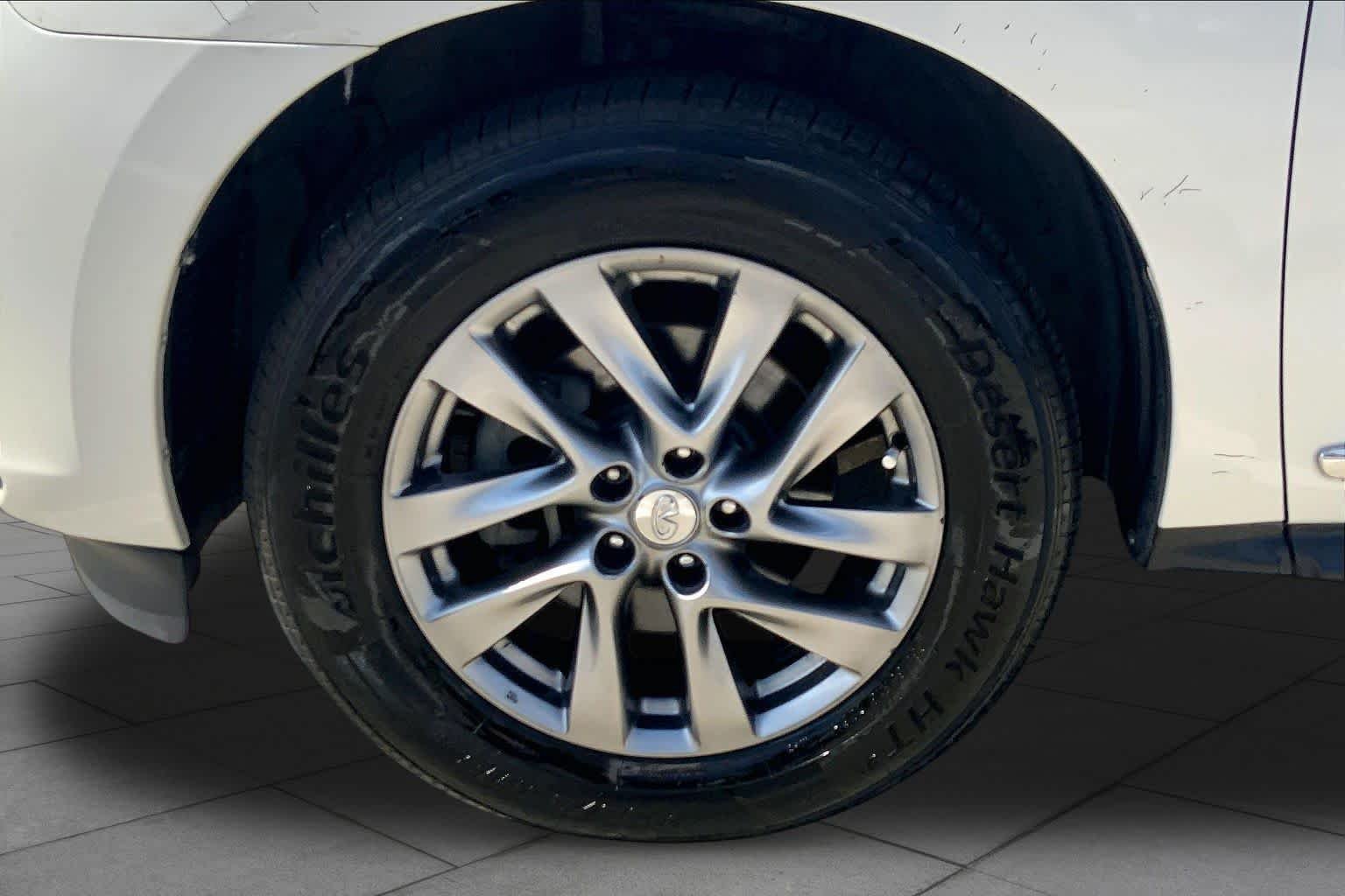 Used 2014 Moonlight White INFINITI  image 10