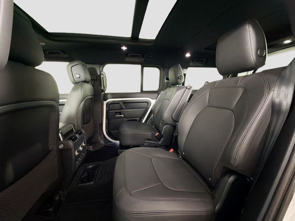 New 2026 Fuji White Land Rover X-Dynamic SE image 26