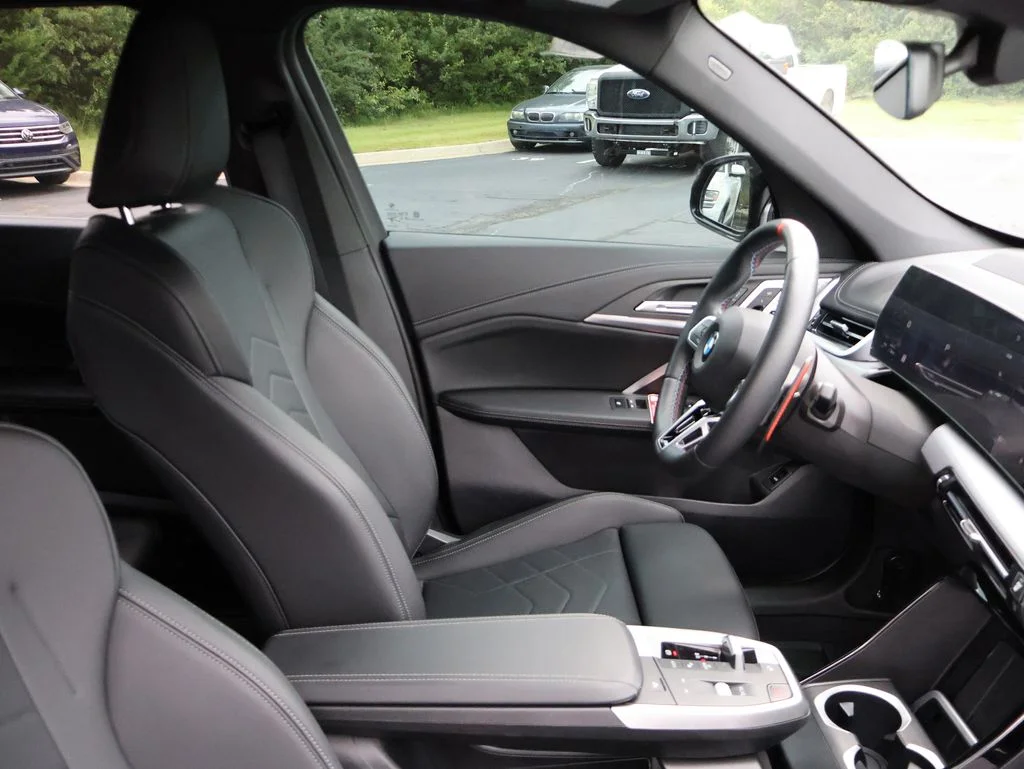 Used 2025 Black BMW M35i image 11