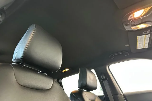 Used 2025 White Jeep Limited image 19